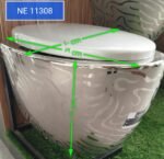 ⁦كرسي حمام معلق  ابيض - فضي -هيلمند صيني NE-11308⁩ - الصورة ⁦4⁩